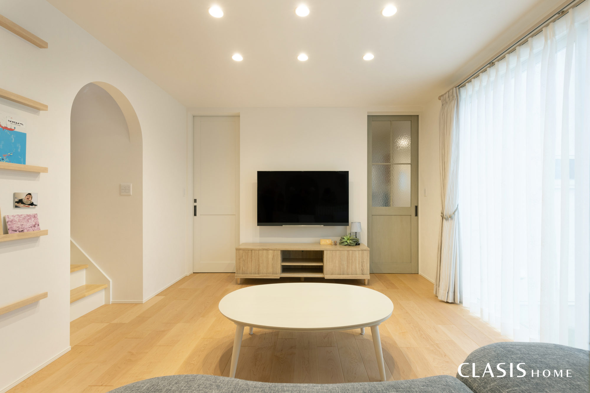 ハードメイプルの床材が優しいリビング LDKの透明感のあるハードメイプルを床材に。