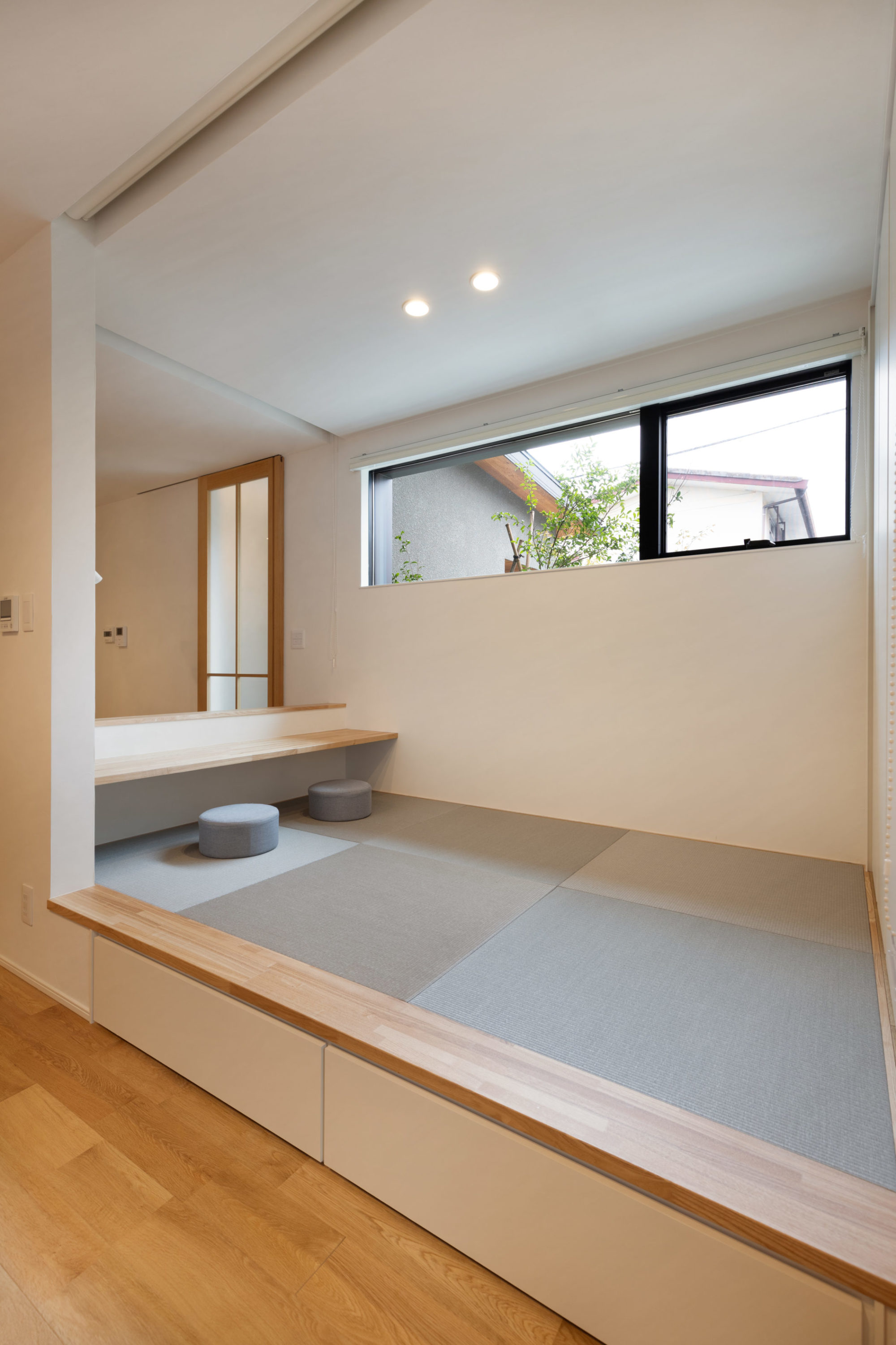 カウンターのある小上がり和室の実例写真