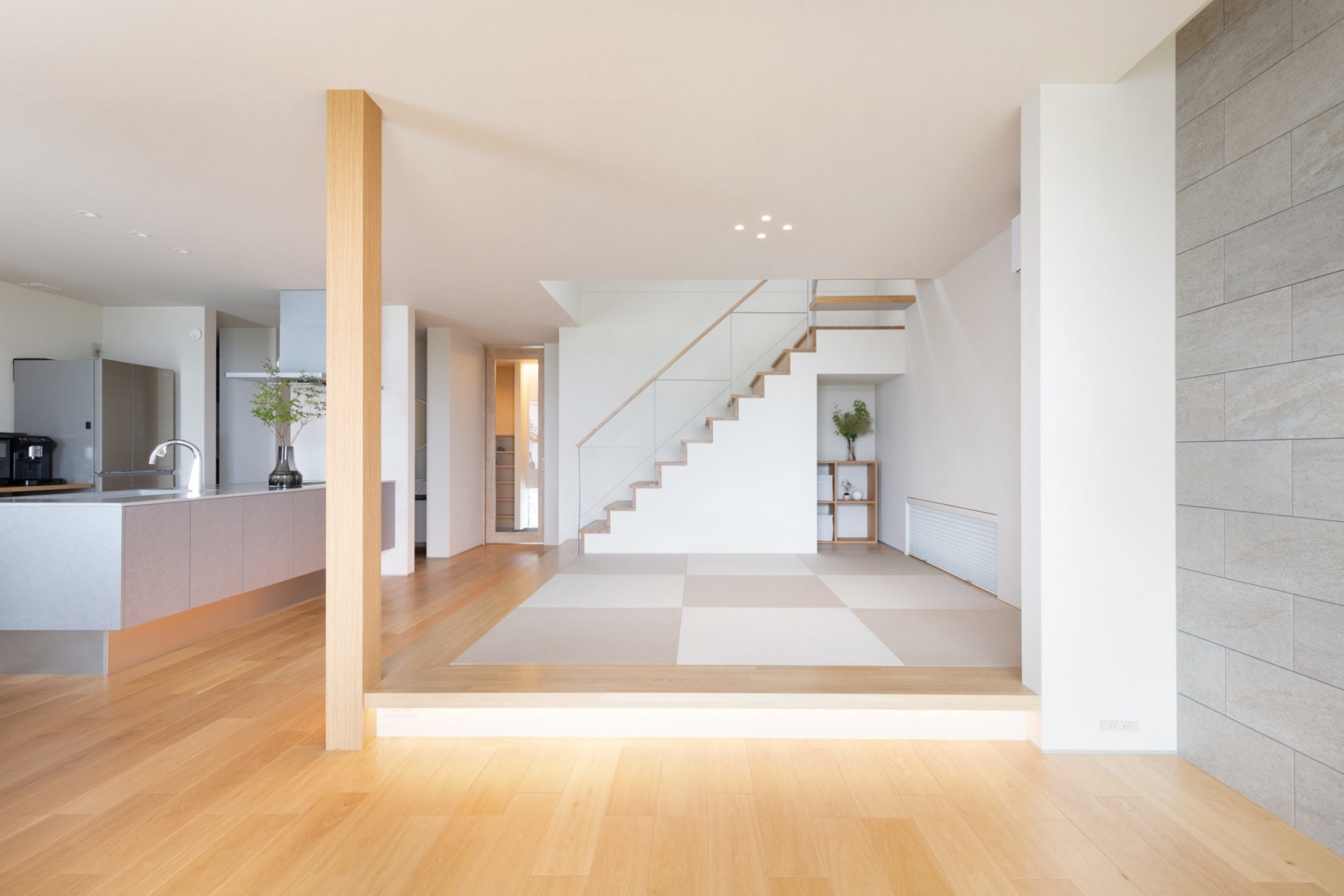 小上がり和室に階段下収納を設置した施工例